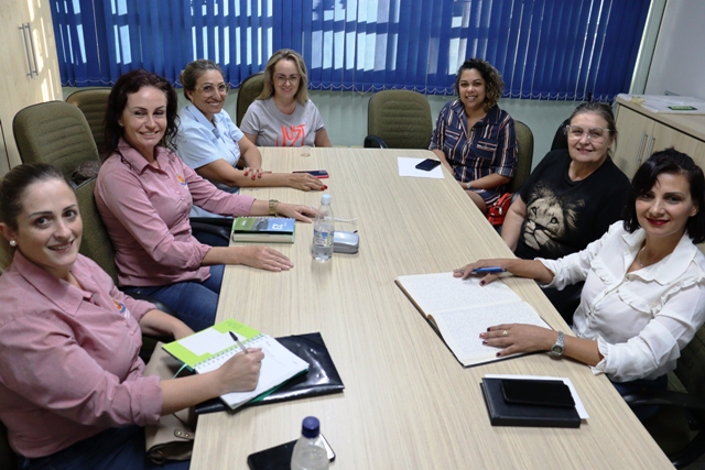 Assistentes Sociais do município estiveram reunidas com vereadoras.