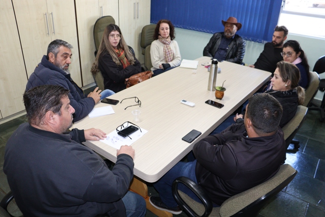 Chefe de Gabinete do Executivo Maurício Ampessam esteve reunido com os vereadores.