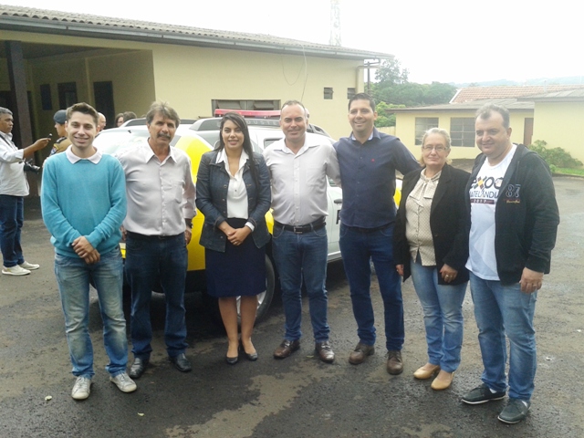 Deputada Claudia Pereira com os vereadores de Matelândia.