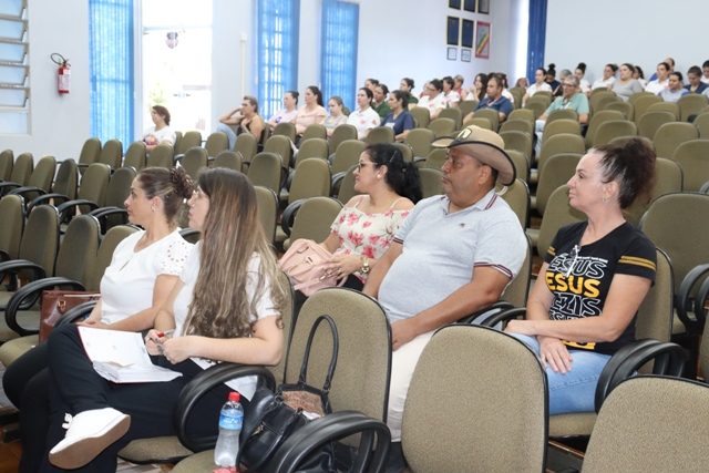 Dezembro Vermelho foi tema de treinamento para servidores e vereadores acompanharam.