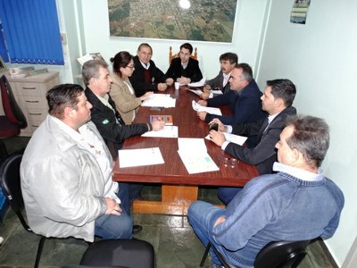 Executivo explica sobre a VII Quermesse de Inverno aos vereadores.