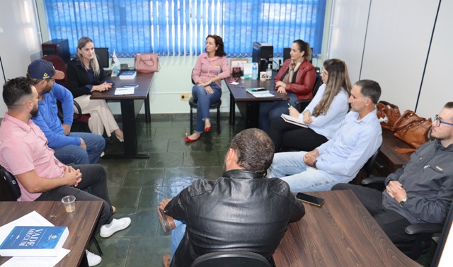 Moradores da Linha Oro e vereadores estiveram em reunião.