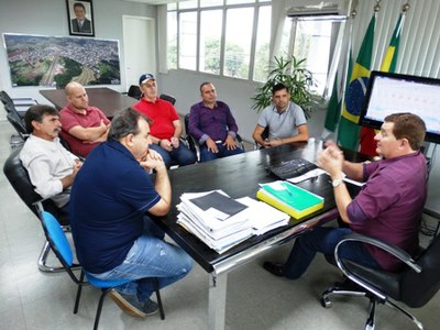 No gabinete do prefeito Texerinha, vereadores debateram sobre projetos do Executivo.