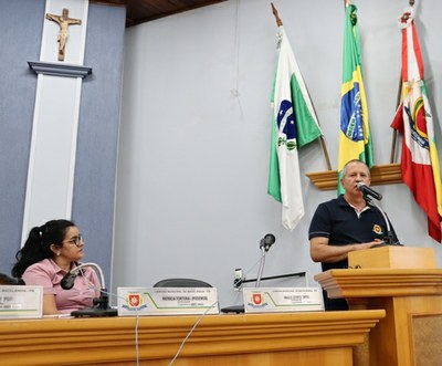 Prefeito Maximino prestigiou última sessão ordinária do ano de 2024.