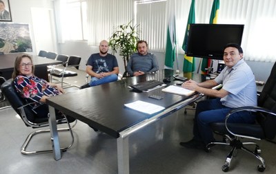Presidente da Câmara e Vereadores participam da posse do Vice prefeito Enio de Oliveira como prefeito de Matelândia.