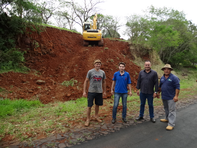 Presidente Gabriel e vereador Aldair estiveram acompanhando obras no município.