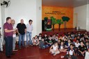 Presidente Rafael e vereador Toninho participaram a II Mostra Literária da Escola Claudino Zanon.