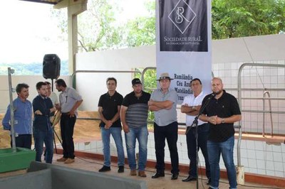 Presidente Rafael e vereadores Gabriel e Toninho participam de evento.