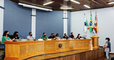 Rosangela Sonda da FACIAP esteve em reunião com os vereadores.