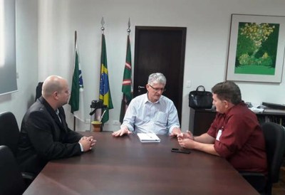 Secretário de Agricultura do Estado recebe presidente da Câmara e Prefeito.