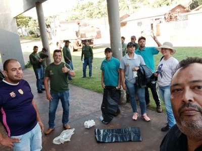 Vereador Serjão acompanhou o início do mutirão de limpeza na Vila Pasa.