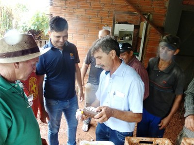 Vereador Toninho disponibiliza sementes de vários tipos de árvores ao Horto Municipal.