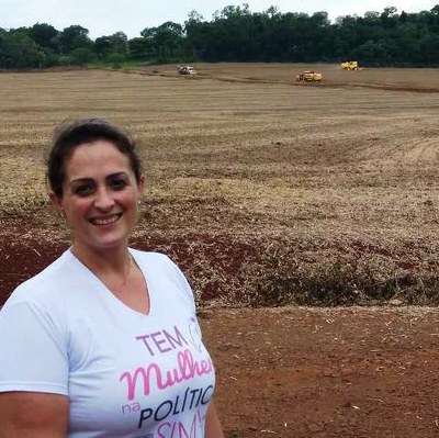Vereadora Jussara acompanha inicio da colheita em Marquesita.