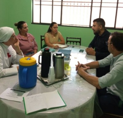 Vereadora Jussara participa de reunião para parceira com Hospital Pe. Tezza.