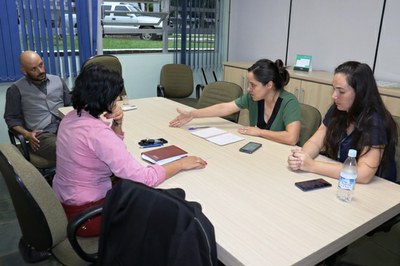 Vereadora Marenilce Mezzomo esteve em reunião com a Secretária de saúde.