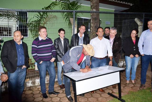Vereadores acompanham entregas de equipamentos para as comunidades do Barreirão e Linha Ouro Verde