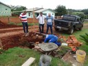 Vereadores acompanham obras de calçamento em Agro-Cafeeira.