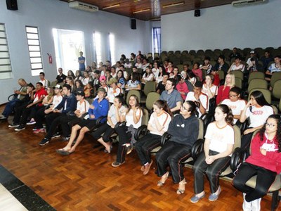 Vereadores acompanharam peça de teatro na Câmara Municipal.