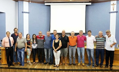 Vereadores de Matelândia homenageiam diretor com Moção Honrosa.