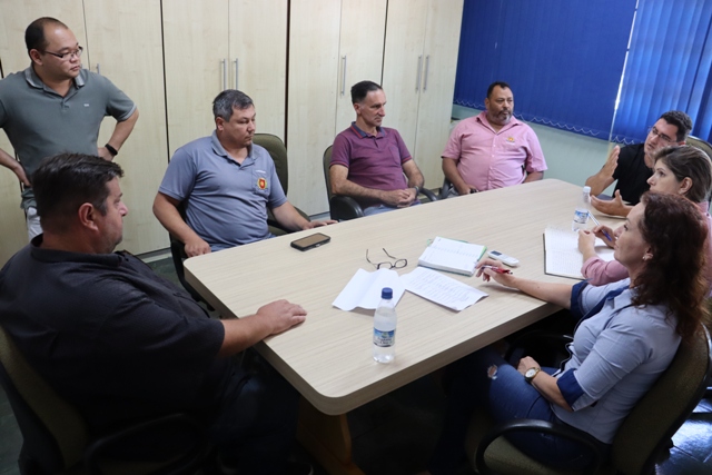 Vereadores e executivo estiveram reunidos para discutir Projeto de Lei nº 188.