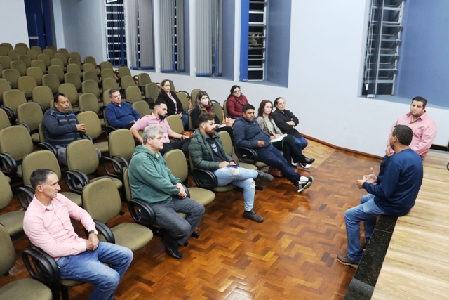 Vereadores estiveram em reunião com beneficiários da Incubadora Industrial.