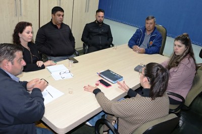 Vereadores estiveram reunidos com Secretária de Educação.