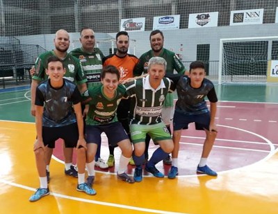 Vereadores fazem jogo de futsal amistoso com impresa local.