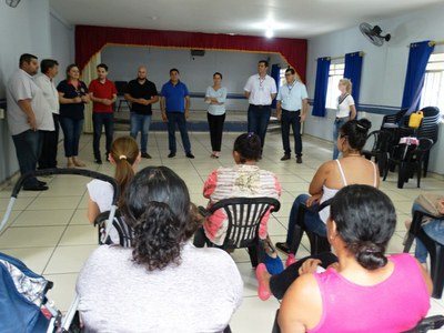 Vereadores participam da abertura de novo Curso de Manicure.