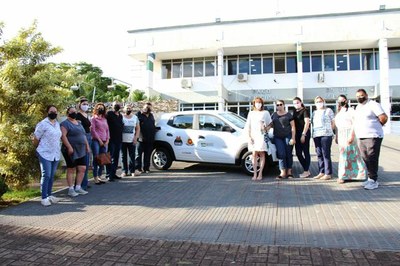 Vereadores participam da entrega de veículo para a Secretaria de Assistencia Social.