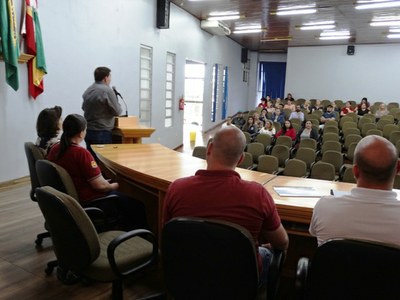 Vereadores participam de audiência pública da Secretaria de Educação.