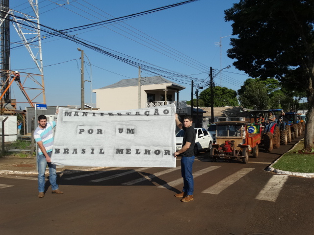 Ato em apoio aos caminhoneiros ocorreu na manhã desta terça-feira, 29 em Matelândia.