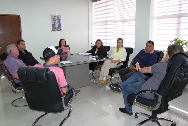 Comitiva de Vereadores e Vice Prefeita de Matelândia visitam Santa Tereza do Oeste.