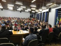 Discussão de Projeto de Lei que proíbe a Ideologia na rede pública de ensino levou centenas de pessoas a Câmara Municipal.
