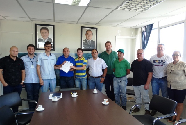 Emater entrega projeto de Readequação de Estradas Rurais ao município e vereadores participam.