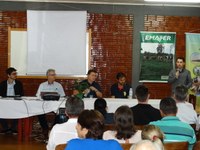 Instituto Emater e MDA orientam Agricultores sobre a cadeia do Leite.