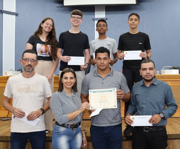 Moção Nº 05-2024 de Aplauso aos alunos, professores e diretor do Colégio Estadual do Campo Rui Barbosa, pelo desenvolvimento do projeto "Irrigação Inteligente".