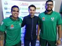 Presidente da Câmara de Vereadores prestigia evento de apresentação do time do Aymoré Futsal. 