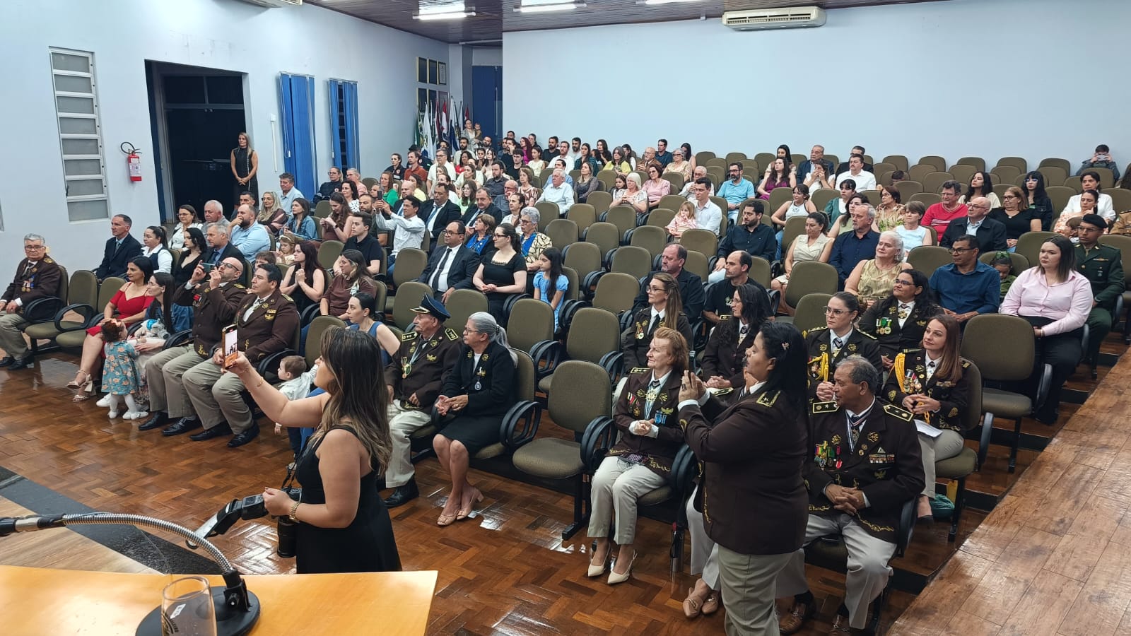 Profissionais de Matelândia são homenageados pela Academia Medalhística Cívico Militar.