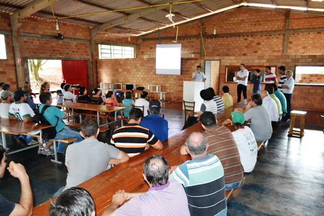 PROGRAMA DE GESTÃO DE SOLO E ÁGUA EM MICROBACIAS FOI APRESENTADO NO INTERIOR DE MATELÂNDIA.