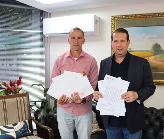 Vereador Uni visita gabinete do Deputado Estadual Marcel Micheletto e participa de curso de capacitação em Curitiba.