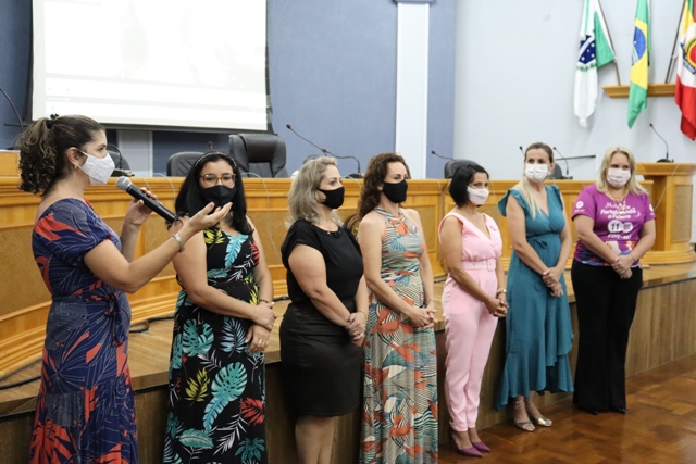 Vereadora Andrea prestando conta de suas atividades na comunidade.