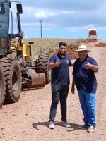 Vereadores acompanham obras em estradas do interior.