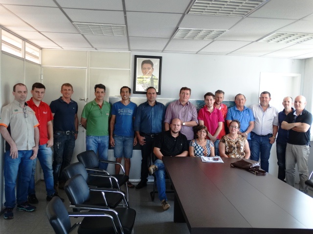 Vereadores acompanharam reunião dos moradores do bairro São Cristóvão com o prefeito Texerinha.