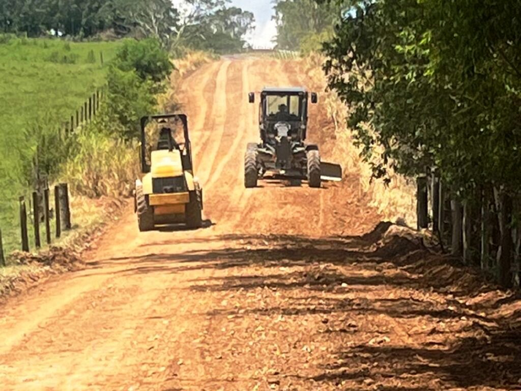 Vereadores e prefeito visitam obras em execução no Município.