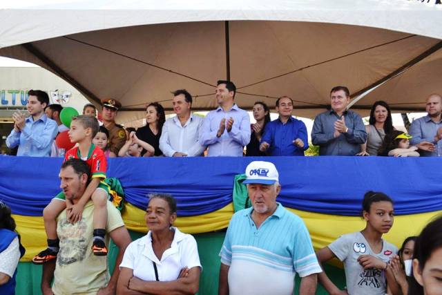 VEREADORES ESTIVERAM NO DESFILE DE 7 DE SETEMBRO EM MATELÂNDIA