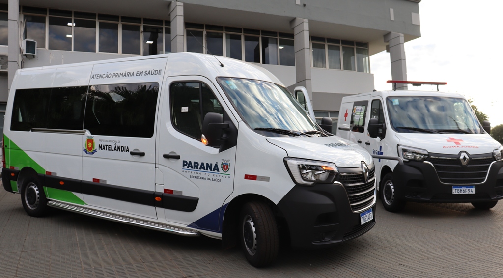 Vereadores participam da entrega uma Ambulância e uma Van para a Saúde.
