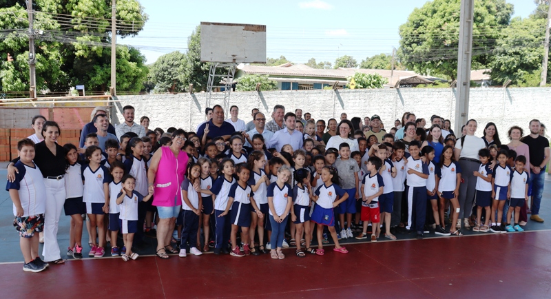 Vereadores participam de assinatura de Ordem de serviço para reforma e ampliação da Escola Municipal Vovô Cassiano da Vila Pasa.