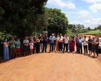 Vereadores participam de assinatura de ordem serviço para calçamento na Comunidade do Cruzeirinho.