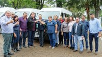 Vereadores participam de entrega de duas VANS para Secretaria Municipal de Saúde.