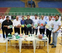 Vereadores participaram da entrega de Kits esportivos para Matelândia do PROGRAMA PARANÁ MAIS ESPORTE.